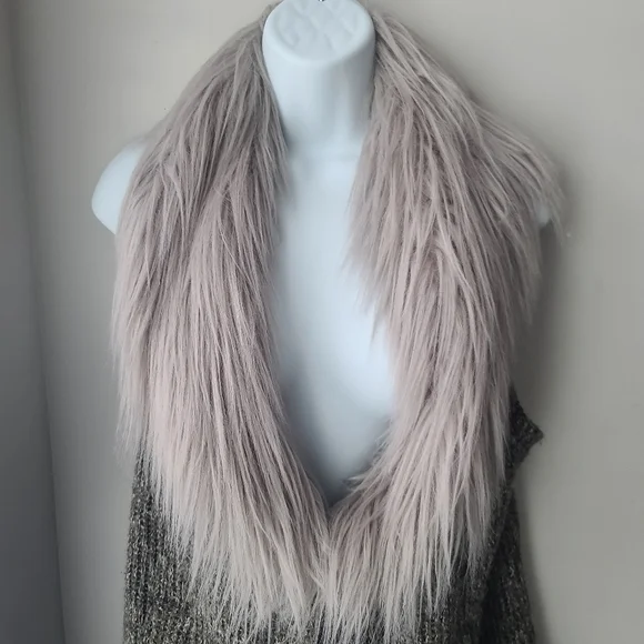 Kut From The Kloth Vest Wool Blend Faux Fur Sz Medium Warm Whimsy Fairycore Goth - Picture 11 of 15